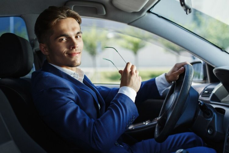 How to Choose the Best Car Driver Service in Delhi NCR: A Complete Guide